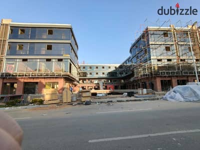 For sale a commercial shop ground floor stores ready in the first entertainment mall integrated in Al-Yasmeen villas, Fifth Settlement