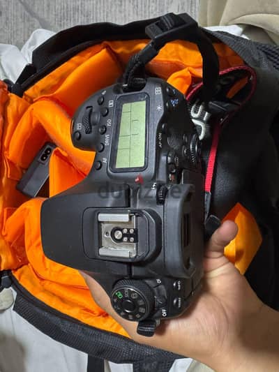 Canon EOS 90D + عدسة 18-135mm