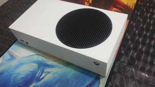 Xbox Series S بحالة ممتازة جداً
