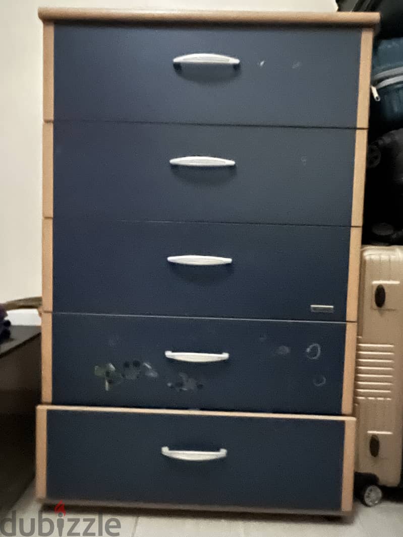 Two drawers , 1