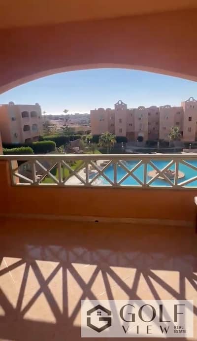 للبيع شاليه 160م الدور الثاني في قريه مارينا فلاورز الكيلو الساحل الشمالي بحري صريح متشطب بالكامل مفروش سراير ومطبخ فقط برايم لوكيشن امام اكبر حمام سب