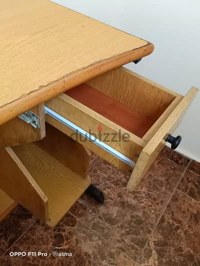 مكتب خشب متعدد الاستخدام بحالة جيدة