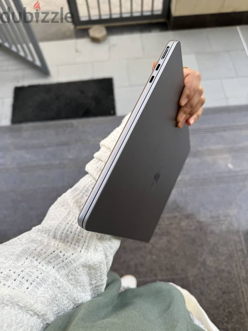MacBook 4