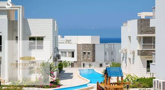 شاليه للبيع استلام فوري جاهز للسكن متشطب بالكامل بمقدم 10% فقط وقسط 10 سنين 3 غرف في راس الحكمه الساحل الشمالي