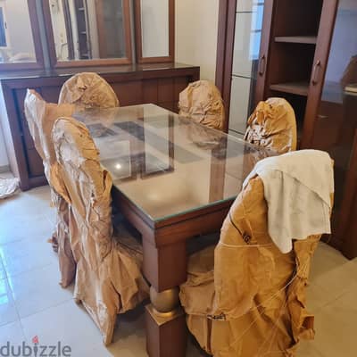 سفرة مكونة من ٦ كراسي ، ونيش ، وبوفيه - معمولة عمولة ف دمياط