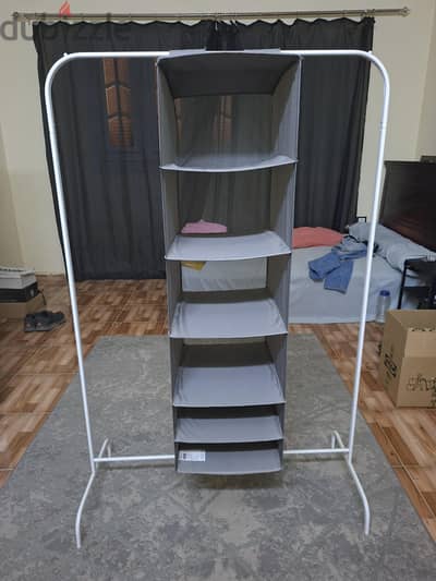 Hanger with a small closet pockets