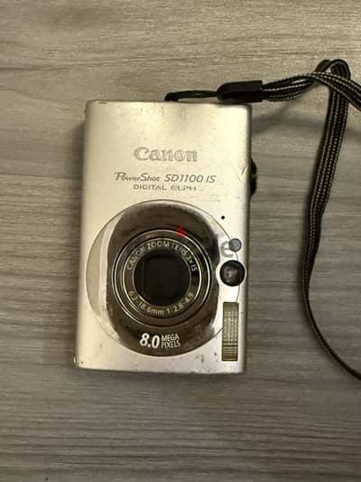 Canon powershot SD1100 IS digital camera