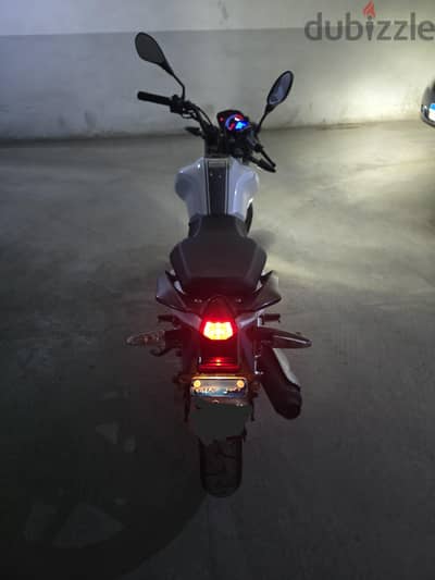 VLR 150 CC | White