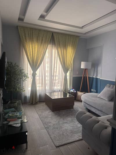 Apartment for sale in Bavaria Compound, Zahraa El Maadi, with a street view. Area: 135 sq mConsists of 3 bedrooms, 2 bathrooms, reception, and kitchen.