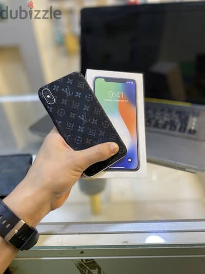 iPhone X 64g 70b