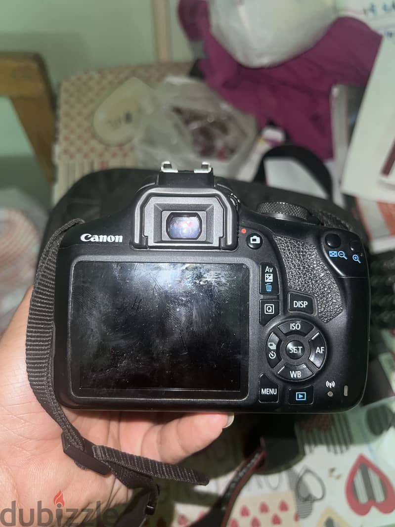 Canon d2000 4