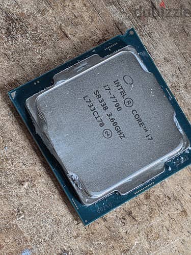 بروسيسور Core i7 جيل سابع بحالة الزيرو للبيع - قابل للتفاوض