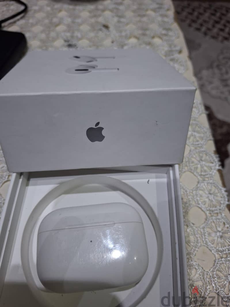 Apple AirPods Pro 4