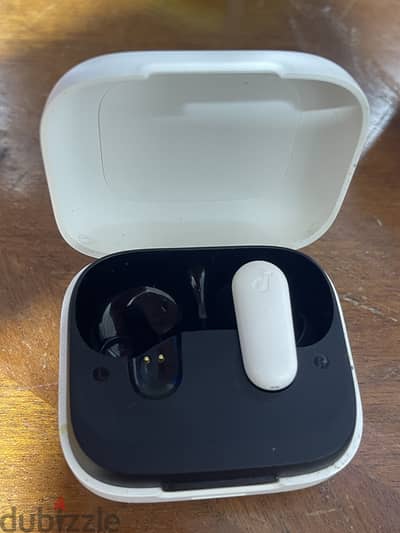 سماعة sound core R50i NC  بيضا ناقصه الفرده الشمال ضاعت