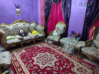 صالون مدهب كنبة و٤ كراسي