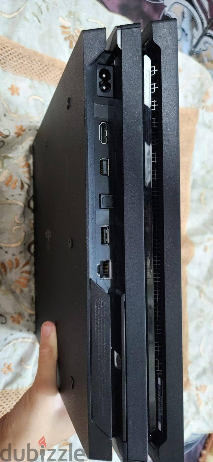 ps4 pro 1tb 2 controllers  كل الاسلاك 1