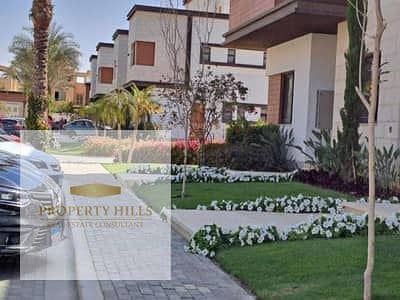 اخر تاون هاوس  كورنر بخصوصية عالية فى كمبوند ازار للبيع فيو خطير على لاند سكيب ومساحات مميزة بكاش 14000.000 فقط