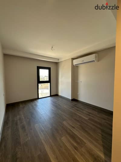 شقة 202م متشطبة بالتكييفات والمطبخ للبيع في ابراج  زيد , فيو مميز