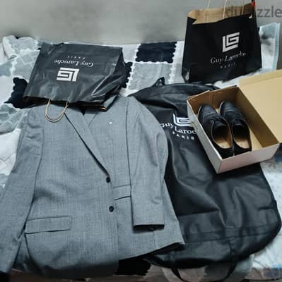 بدله ٢ قطع من guy laroche Egypt  +جزمه من guy laroche+قميص ومنديل