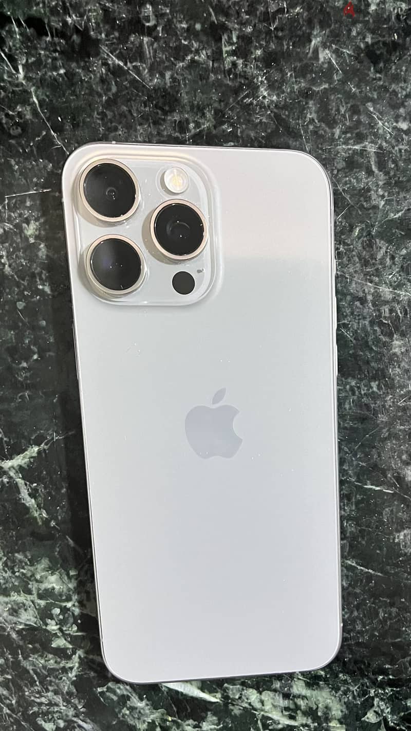 Apple - iPhone 15 Pro Max 4