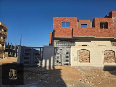 منزل للبيع حي 30 مجاورة 1 مساحة 276 م دور والتاني ناقص سقف والسور معمول حجر هاشمي