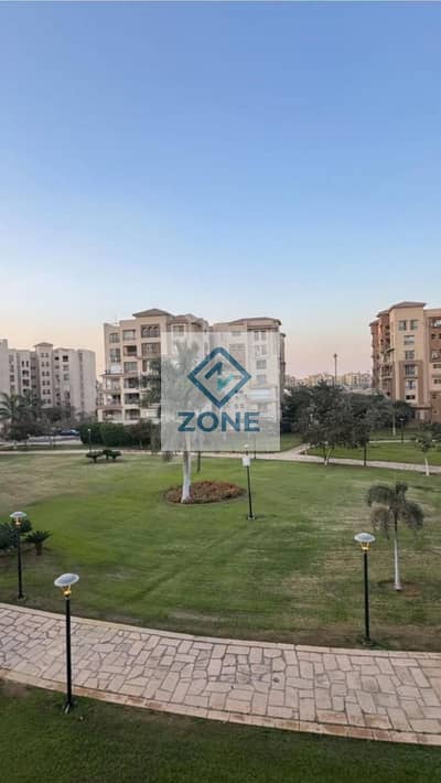شقه مميزه للبيع فى b3 وايد جاردن /  مدينتى