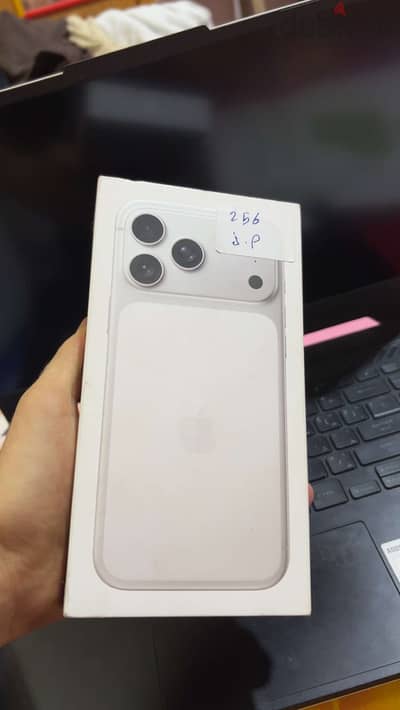 آبل - آيفون 17 برو ماكس