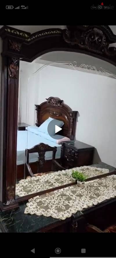 شقه مفروشه في كمبوند بالم ستي ع دائري المعادي مباشره يوجد أمن وحراسه ع مدار الساعة ربع ساعه للتجمع الخامس و دقائق لكارفور وزهراء المعادي الكمبوند بجواره كافه مطالبات الحياه وكاله الخدمات  الشقه للايجار ثلاث غرف وحمام مطلوب 25 الف شهريا مده سنه  والفيديو و