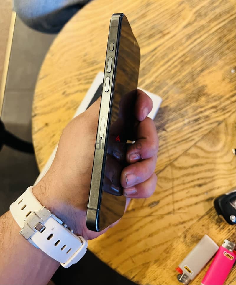 iPhone 15 Pro Max 92% 4