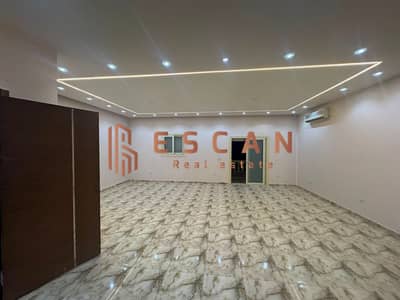 *شقة للايجار قانون جديد بى ٤ تكيفات* *القرنفل فيلات ، التجمع الاول*