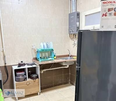شقه مفروشه 150 متر للايجار علي محور مصطفى كامل في المجاوره الخامسه في التجمع الاول  بالقرب من حي الياسمين وحي البنفسج