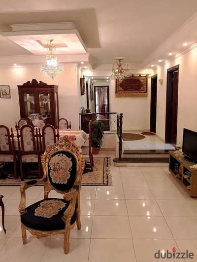 Apartment for sale in the Eighth Neighborhood, area 200 square meters