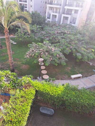 شقة للايجار في كمبوند كايرو فيستيفال سيتي قريب من طريق الدائرى ومول كايرو فيستيفال وفي اول التسعين الجنوبي التجمع الخامس