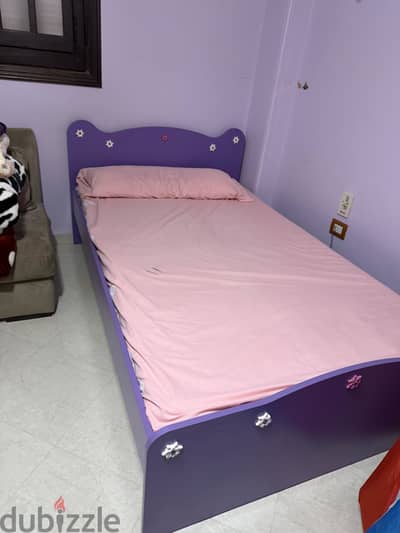 Single bed from Home Center سرير من هوم سنتر