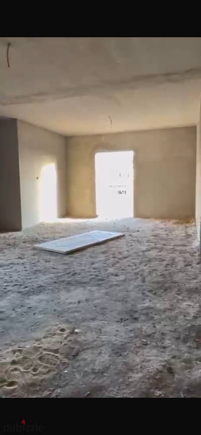 للبيع بفيلا بالحي التالت غرف دور تاني اماميه دابل فيس ٢ بلكونه دريسنج روم و ماستر روم بها ٣ حمام