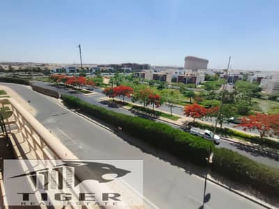 شقه 103متر في مدينتي فيو مفتوح غير مجروحه نهائي 3غرف نوم تشطيب خاص