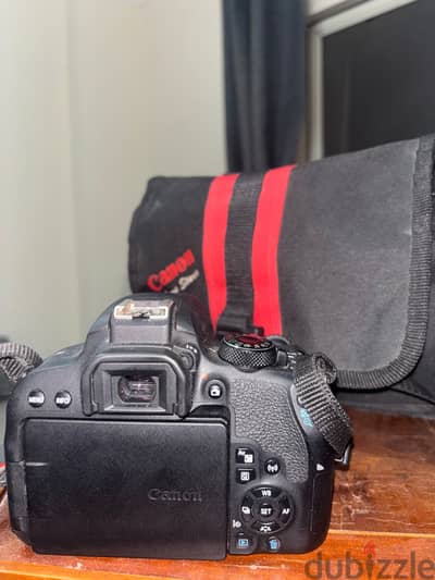 Barely touched. No scratches, dents.   	•	18-55mm lens (silent, stabil