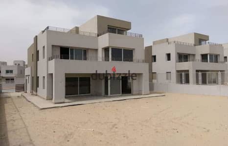 توين هاوس بدفعه جاهز للاستلام في جولف فيوز من بالم هيلز