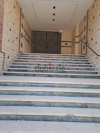 لسرعة البيع شقة بحدائق الاهرام البوابة الاولي شارع 5 أ