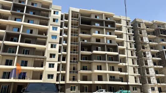 شقة لقطة للبيع استلام فورى بمقدم وأقساط فى قلب ال R 7 العاصمة الإدارية الجديده New Administrative Capital
