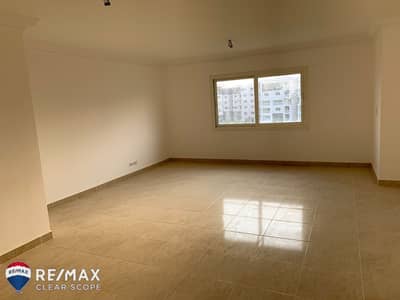 شقة للإيجار في مدينتي B10 | 200م² | 3 غرف نوم | فيو وايد جاردن | موقع مميز