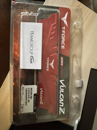 T-Force RAM DDR4 3000 8gb للبيع رمات