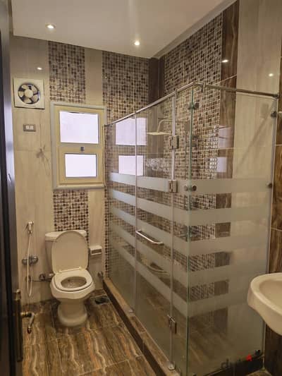 Apartment for sale in a strategic location in Al-Shorouk - Seventh District next to Suez Road and Madinaty and Open Air Mall