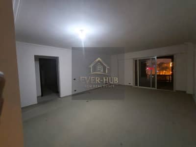 Apartment for rent, 185 sq m, Green 3 Compound, Sheikh Zayed. 3 bedrooms, kitchen. Includes maintenance and water bill. Prime and quiet location.