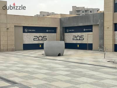 مكتب بموقع مميز سور مع اركان