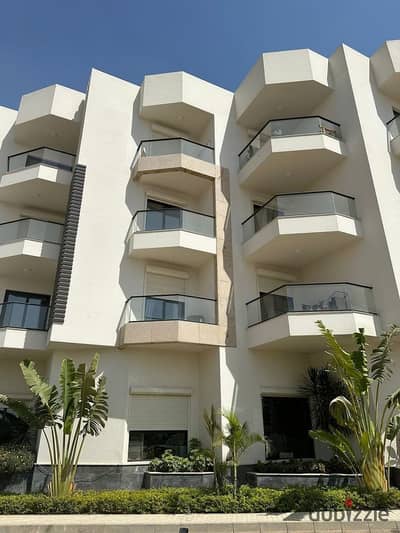 Distinctive apartment for sale, fully finished with air conditioners, next to City Centre Almaza and close to Cairo International Airport.