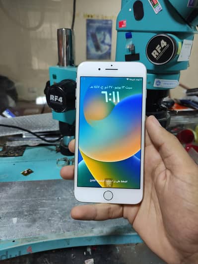 آبل - آيفون 8 بلس