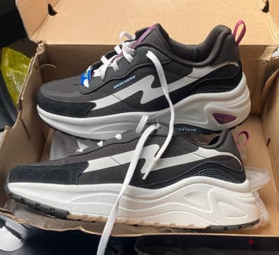 Skechers size 37
