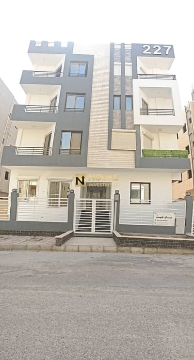 شقتك ارضي بحديقة تاني نمرة من طريق الاندية لوكيشن مميز جدا في اللوتس الجديدة استلام فوري