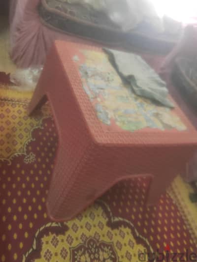 اثنين ترابيزه بلاستيك بحاله الجديد
